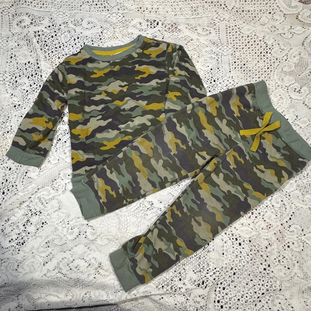 Tommy Bahama‎ Boys 2T Camo Pajama Set Green Yellow Long Sleeve Lounge